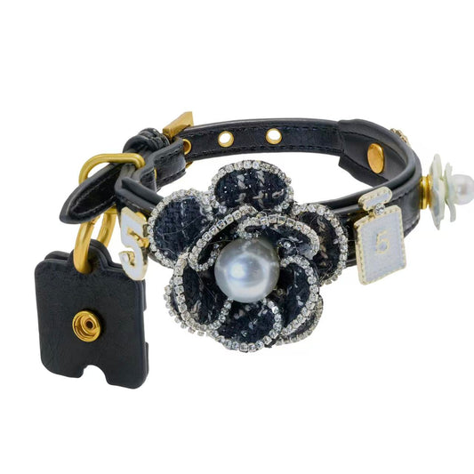Tailory Luxe Black & Pearl Flower Charm Set
