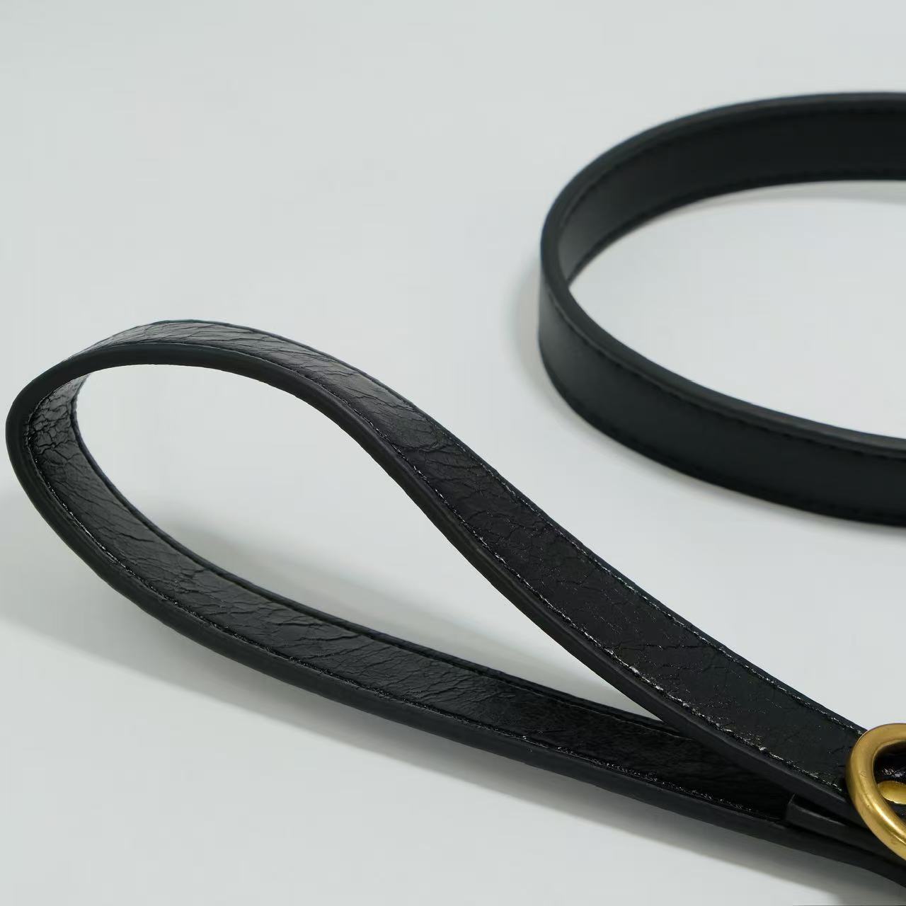 Tailory Faux Leather Pet Leash – Stylish and Durable with Decorative Button Design